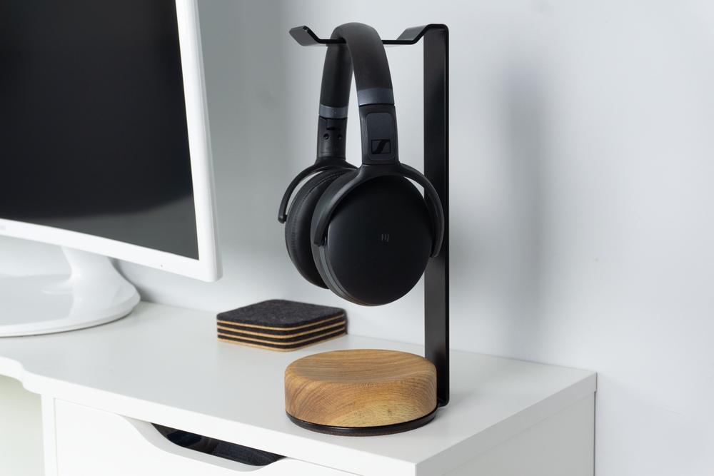Wooden headphone stand - Beaverpeak, Natural Finish, with black headset