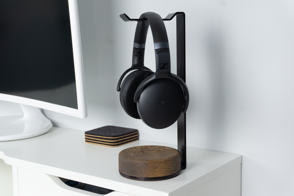 Wooden headphone stand - Beaverpeak, walnut finish with black headset