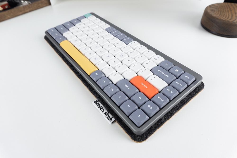 Wool keyboard mat - Charcoal, Nuphy Air 75 keyboard - Beaver Peak