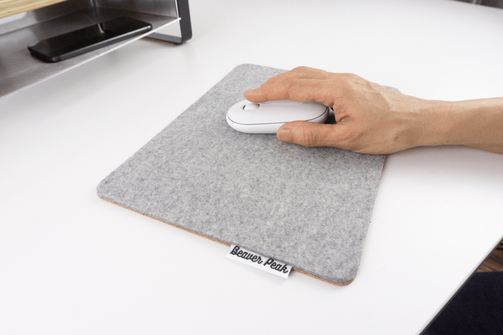 Grey wool felt mouse pad with hand using white mouse